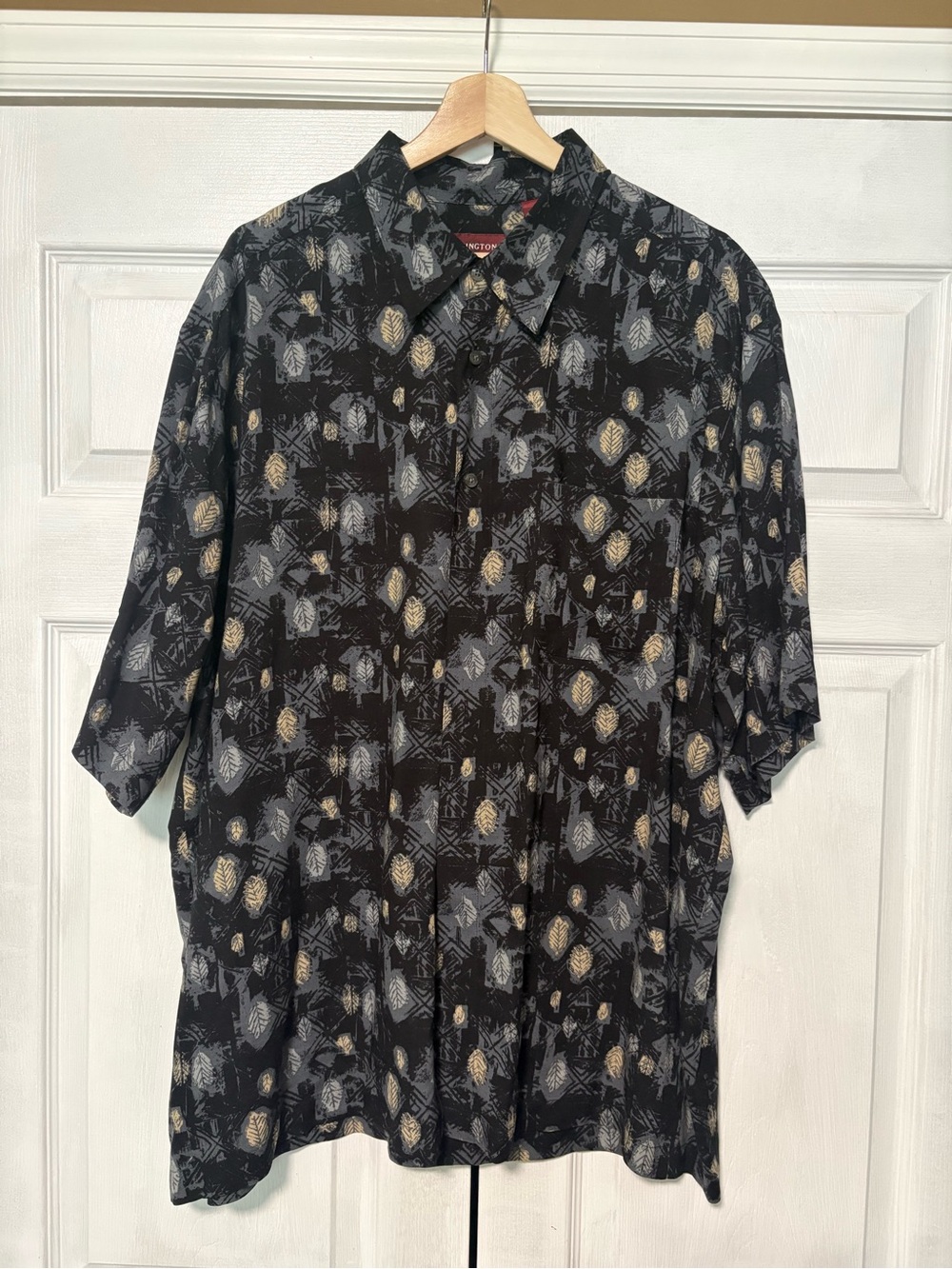 Vintage Covington 100% Rayon Hawaiian Shirt XL Black Abstract Leaf Camp